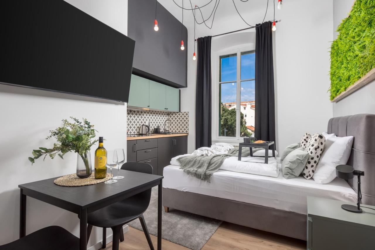 Apartments & Rooms One World Rijeka Extérieur photo