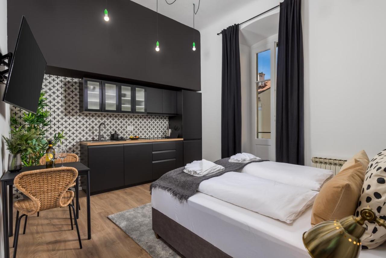 Apartments & Rooms One World Rijeka Extérieur photo